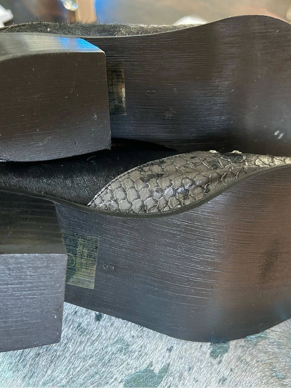 N/A black pointed